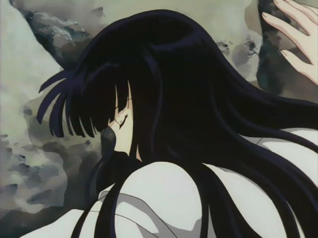 Otaku Gallery  / Anime e Manga / Inu-Yasha / Screen Shots / Episodi / 022 - Il sorriso malvagio, Kikyo tra la vita e la morte / 070.jpg